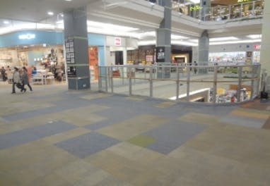 【イオンモール盛岡南/2FブリッジA】各種プロモーションイベントや物販イベントに最適な施設2階にある吹き抜け付近のイベントスペース