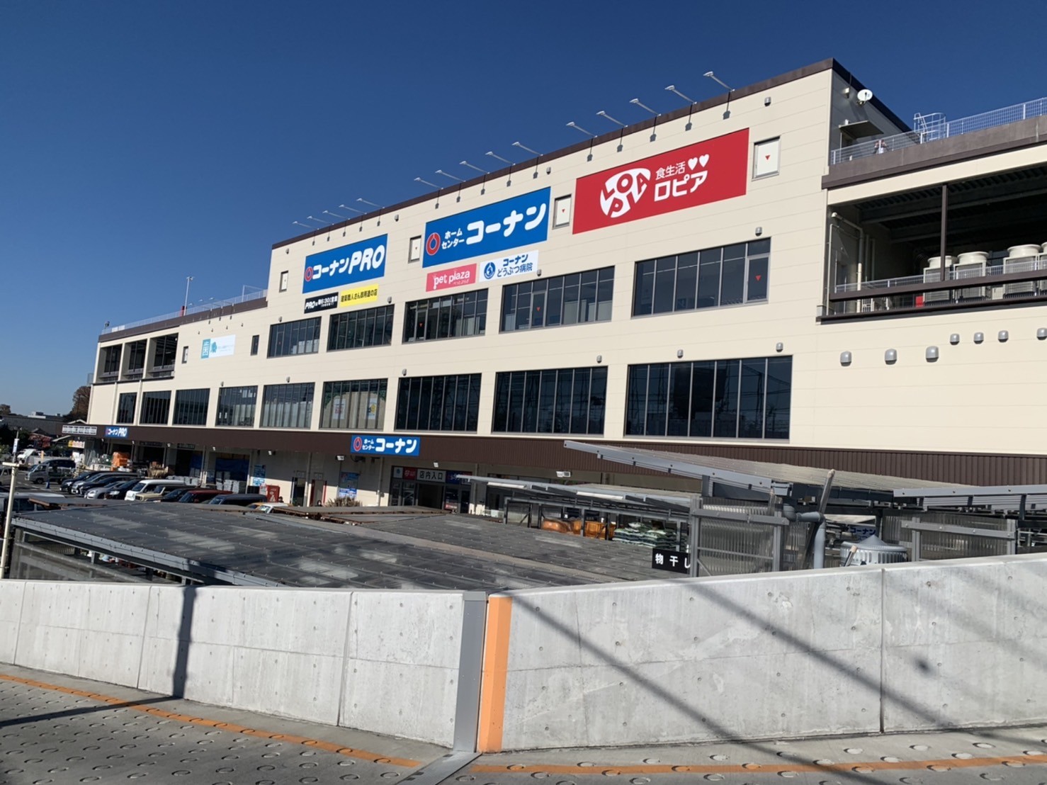 コーナン 西東京田無店 2階エスカレーター付近｜ショップカウンター