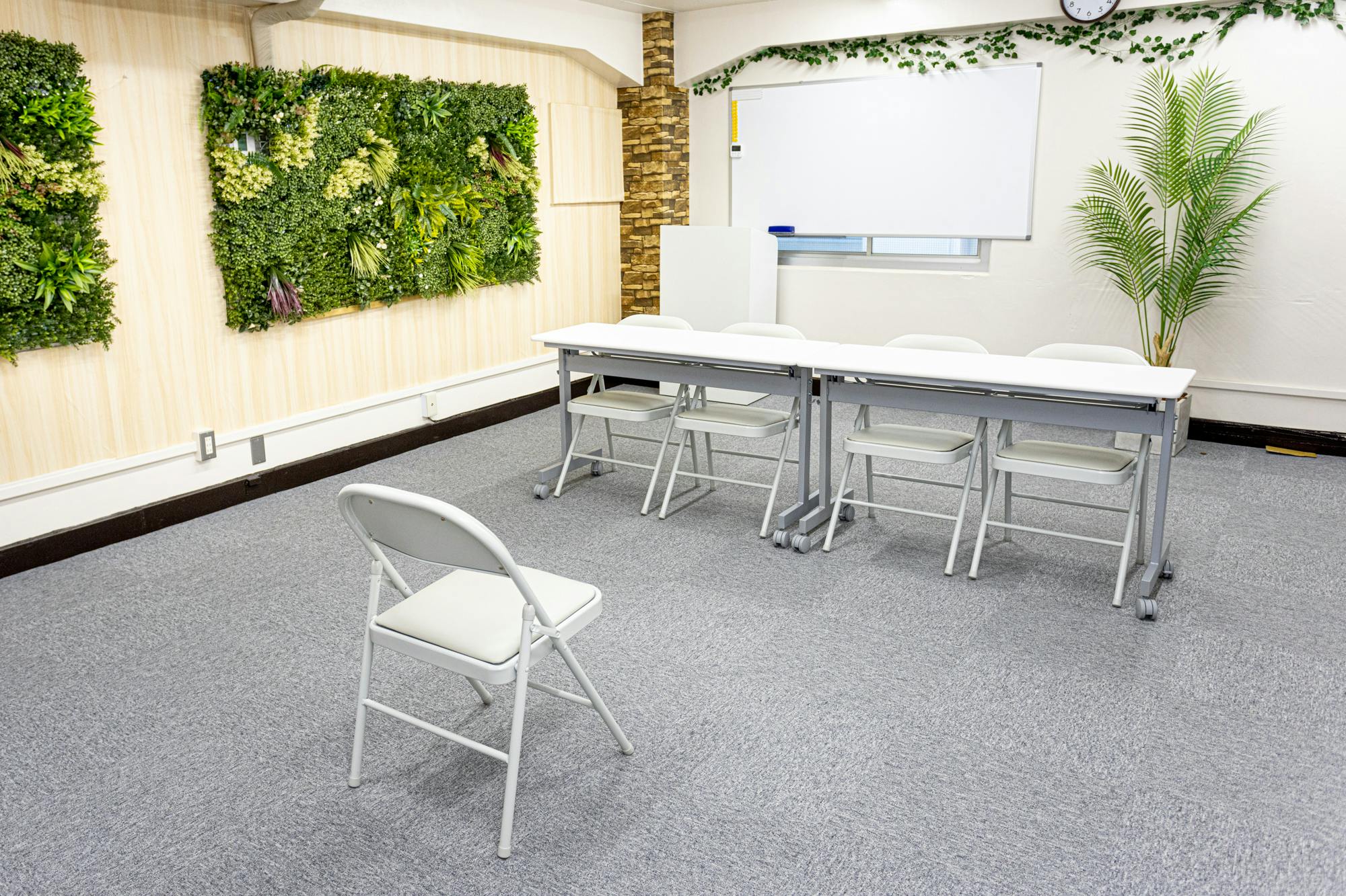 【新宿駅5分】最大44名収容ワンフロア貸切可能、セミナー・交流会に最適なレンタルスペース