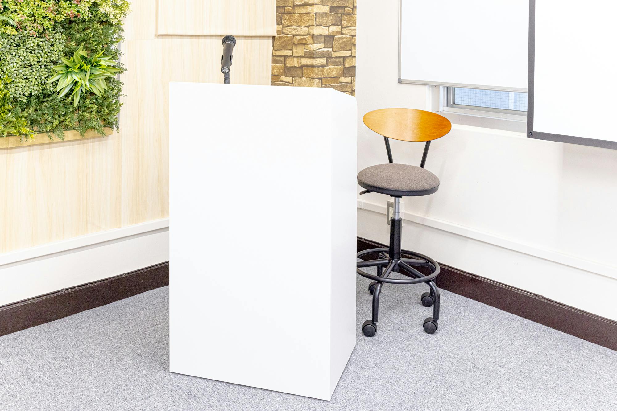 【新宿駅5分】最大44名収容ワンフロア貸切可能、セミナー・交流会に最適なレンタルスペース