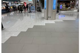 【イオンモール白山】1階大口水産前通路中央