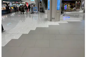 【イオンモール白山】1階大口水産前通路中央