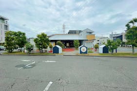 【新座・朝霞ハウジングステージ】各種ポップアップストアやプロモーションイベントに最適な会場中央に位置した住宅展示場内インフォメーション前にあるイベントスペース