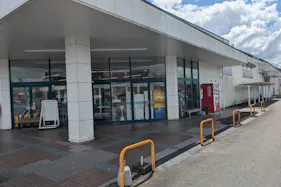【ゆめマート人吉】店頭 駐車場側 キッチンカーや食物販、プロモーションに利用可能なスーパーの店頭スペース