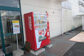 【ゆめマート人吉】店頭 駐車場側 キッチンカーや食物販、プロモーションに利用可能なスーパーの店頭スペース