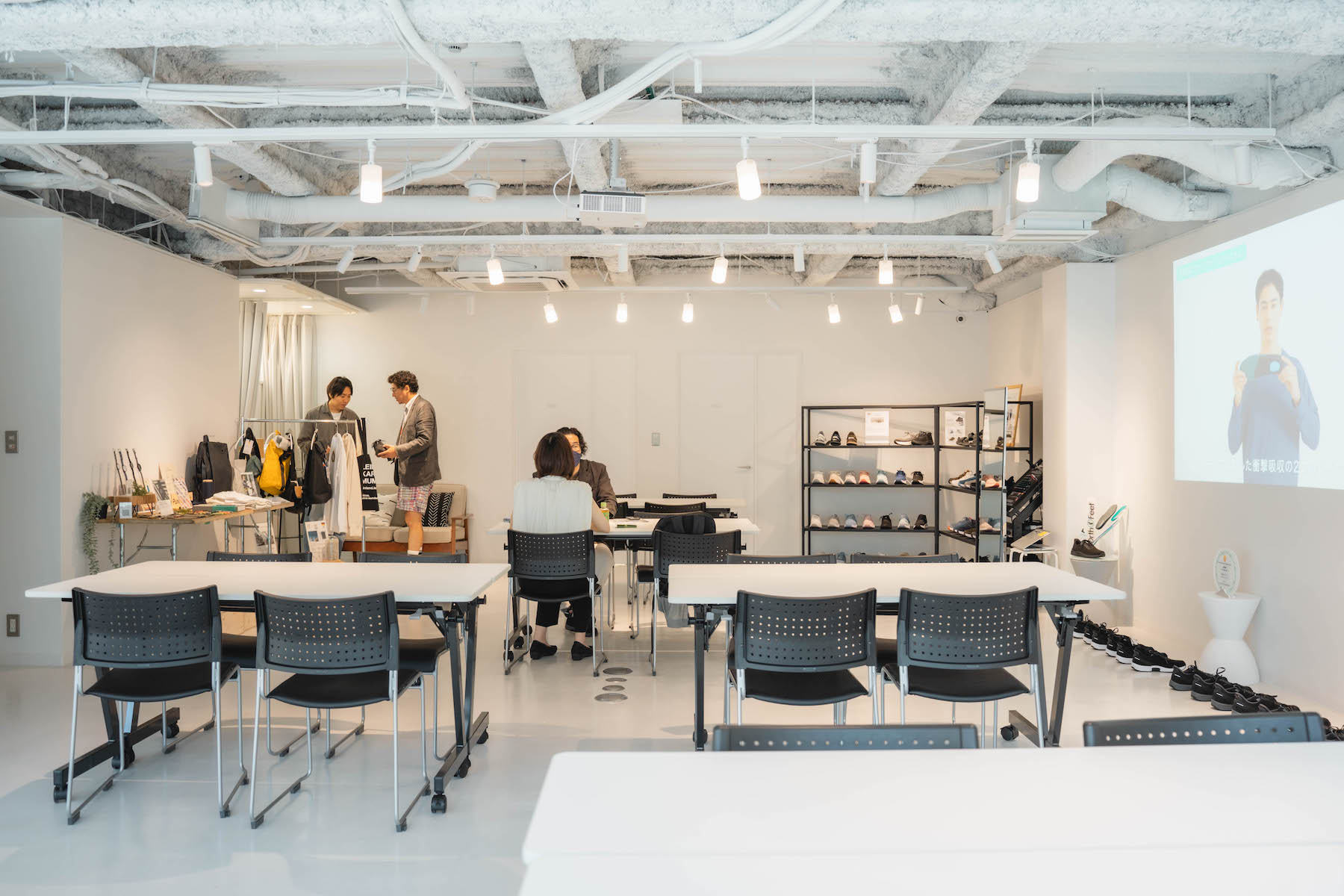 利用事例（※お客様の持ち込み什器もございます。）