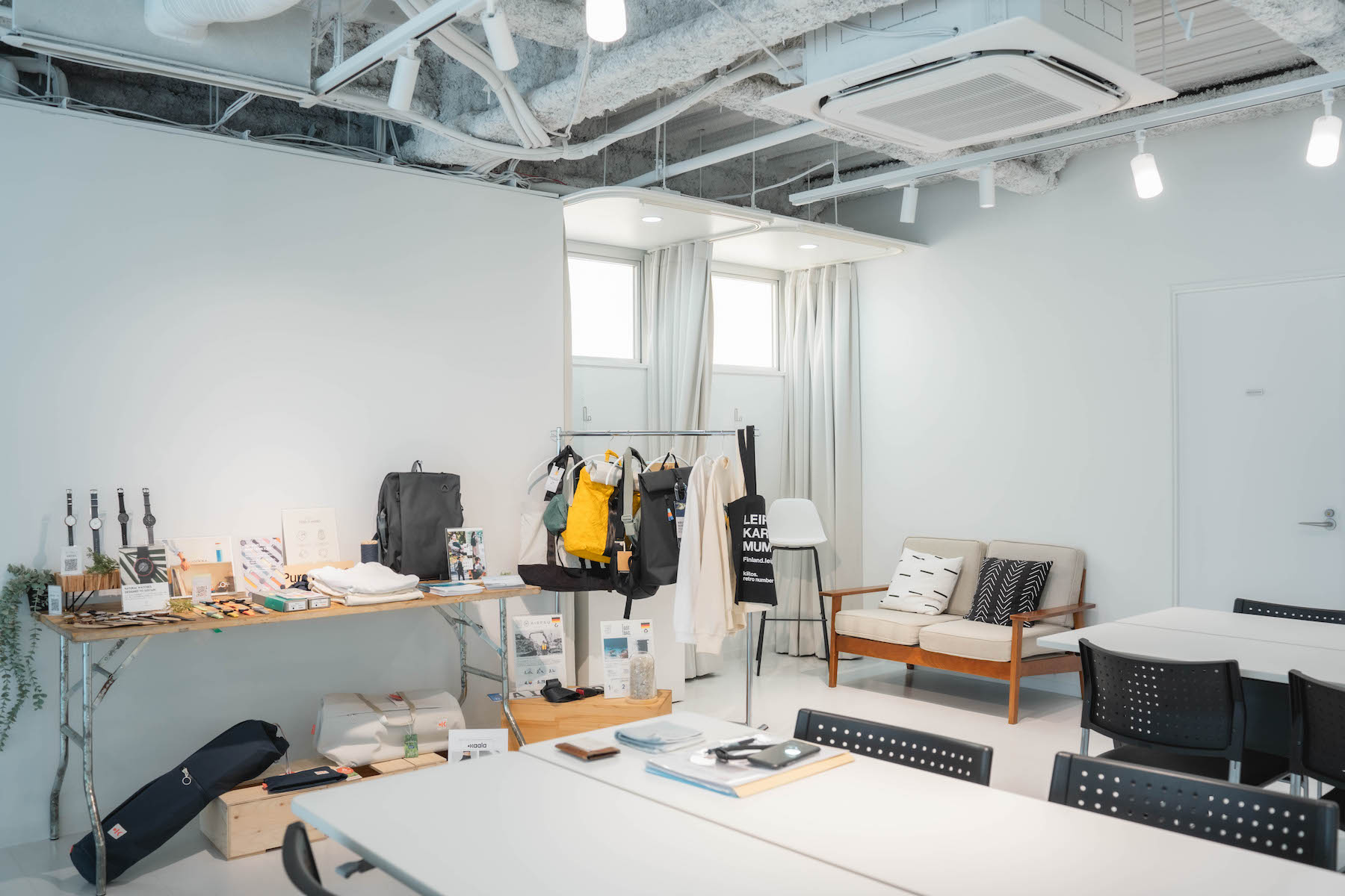 利用事例（※お客様の持ち込み什器もございます。）