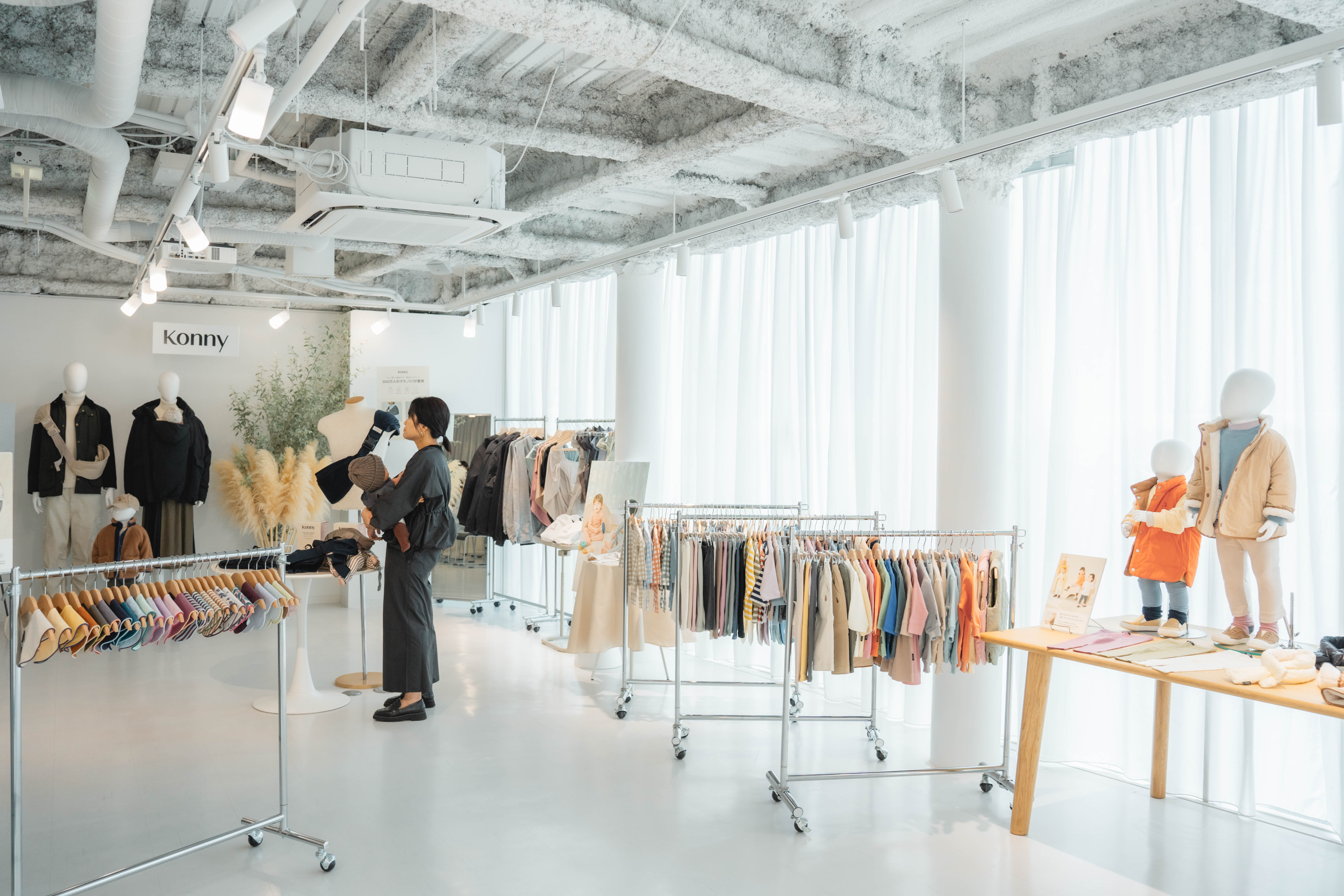 利用事例（※お客様の持ち込み什器もございます。）