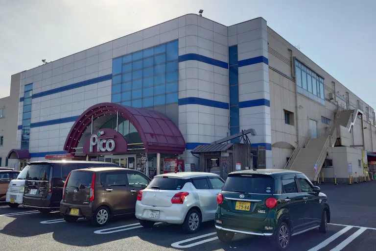 【ピコ】イベントスペース2(左側が正面玄関、右の側面にサービスカウンター側出入口があります)