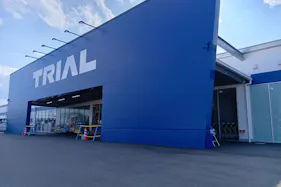 【スーパーセンタートライアル三豊店】販促プロモ活動に最適な トライアル三豊店『風除室』スペース