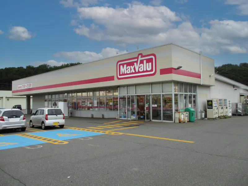 【マックスバリュ深浦店】各種プロモーションイベントに最適な店舗入口付近のイベントスペース