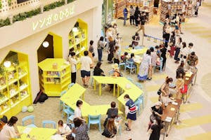 【あまがさきキューズモール】あまがさきキューズモール【メディア】「⑥‐bデジタルサイネージ・3階レンガのひろば+館内サイネージ」