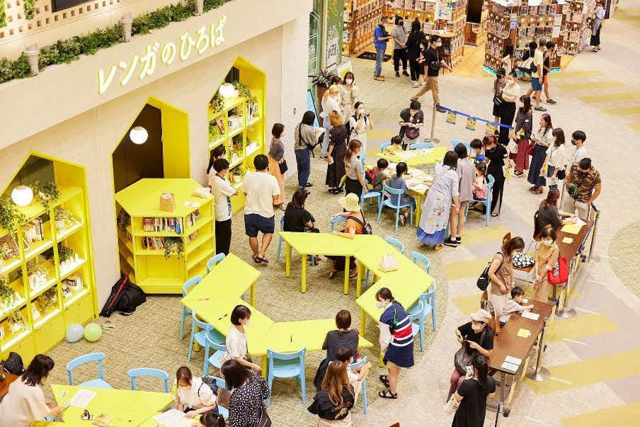 【あまがさきキューズモール】あまがさきキューズモール【メディア】「⑥‐bデジタルサイネージ・3階レンガのひろば+館内サイネージ」