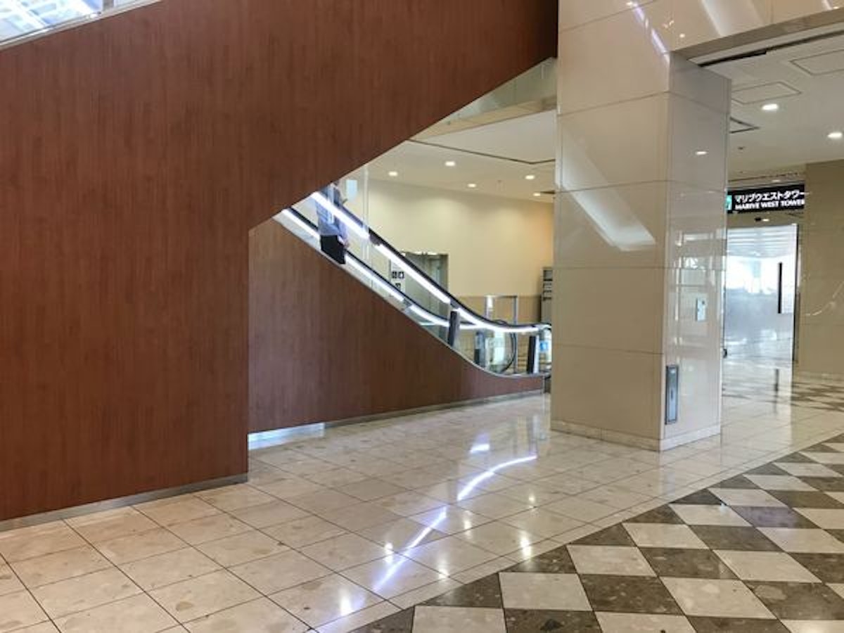 ワールドビジネスガーデン 食物販に最適な超高層オフィスビルの飲食店街エリアの小規模スペース マリブダイニング1階