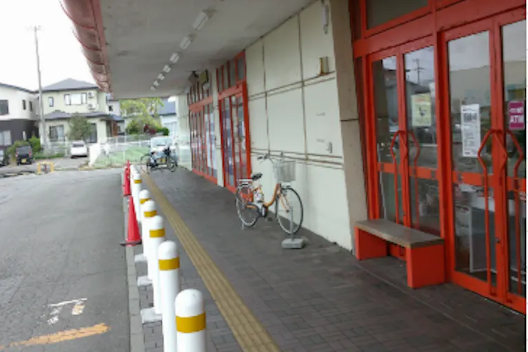 【ザ・ビッグ能代長崎店】店舗軒下 販促プロモーションやキッチンカー出店に最適なスーパー店外催事イベントスペースの画像1