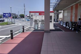【ミスターマックス 西大分店】家電側入口 販促プロモーションや物販用途に最適な総合ディスカウントストアの催事イベントスペース