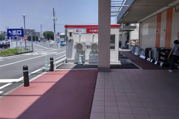 【ミスターマックス 西大分店】家電側入口 販促プロモーションや物販用途に最適な総合ディスカウントストアの催事イベントスペース