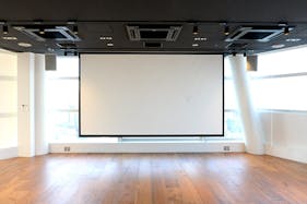 【渋谷駅7分】全面ガラス張り、自然光豊かな10-12Fのイベントスペース