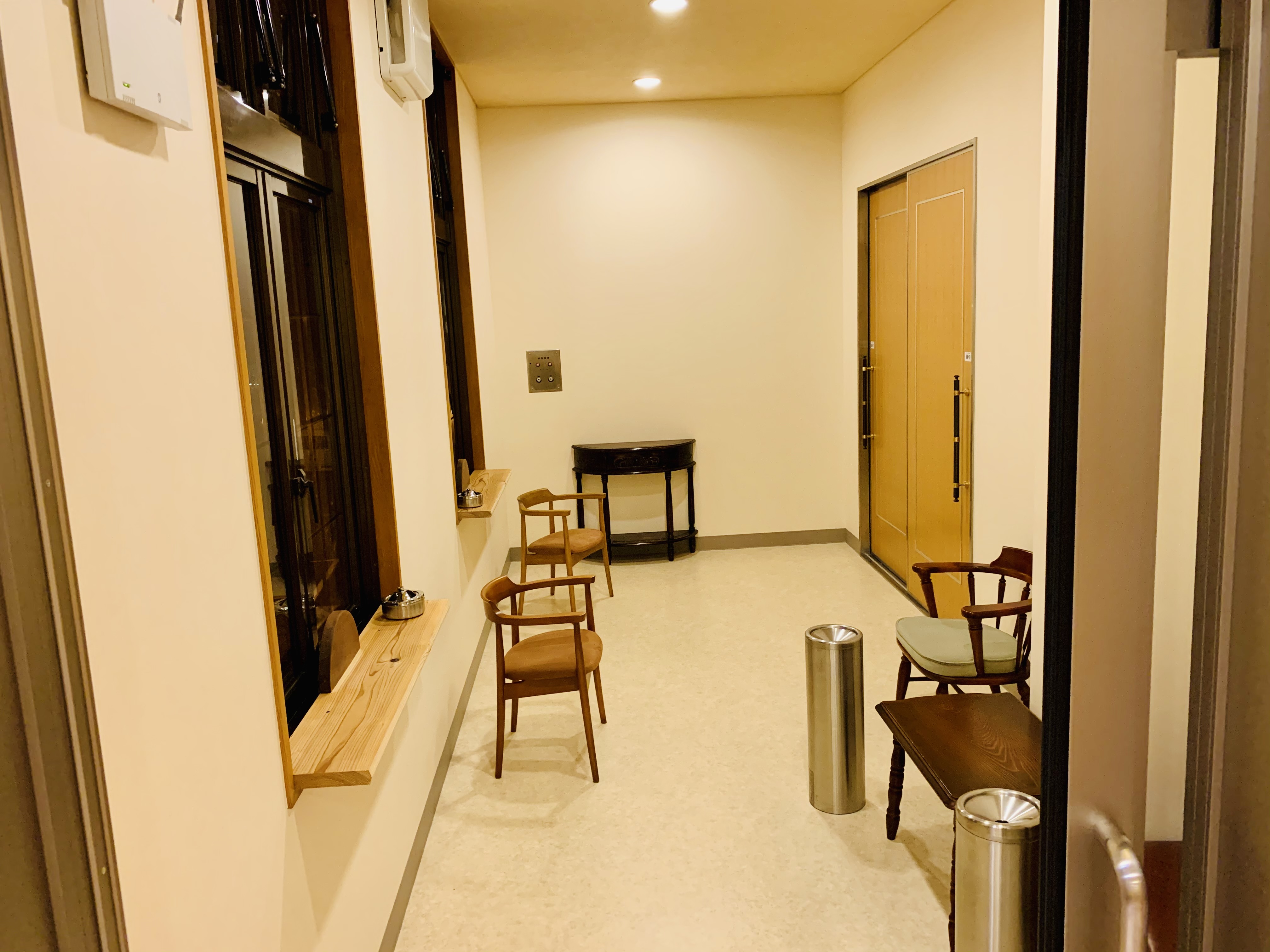 2Fの喫煙室:換気扇で排気