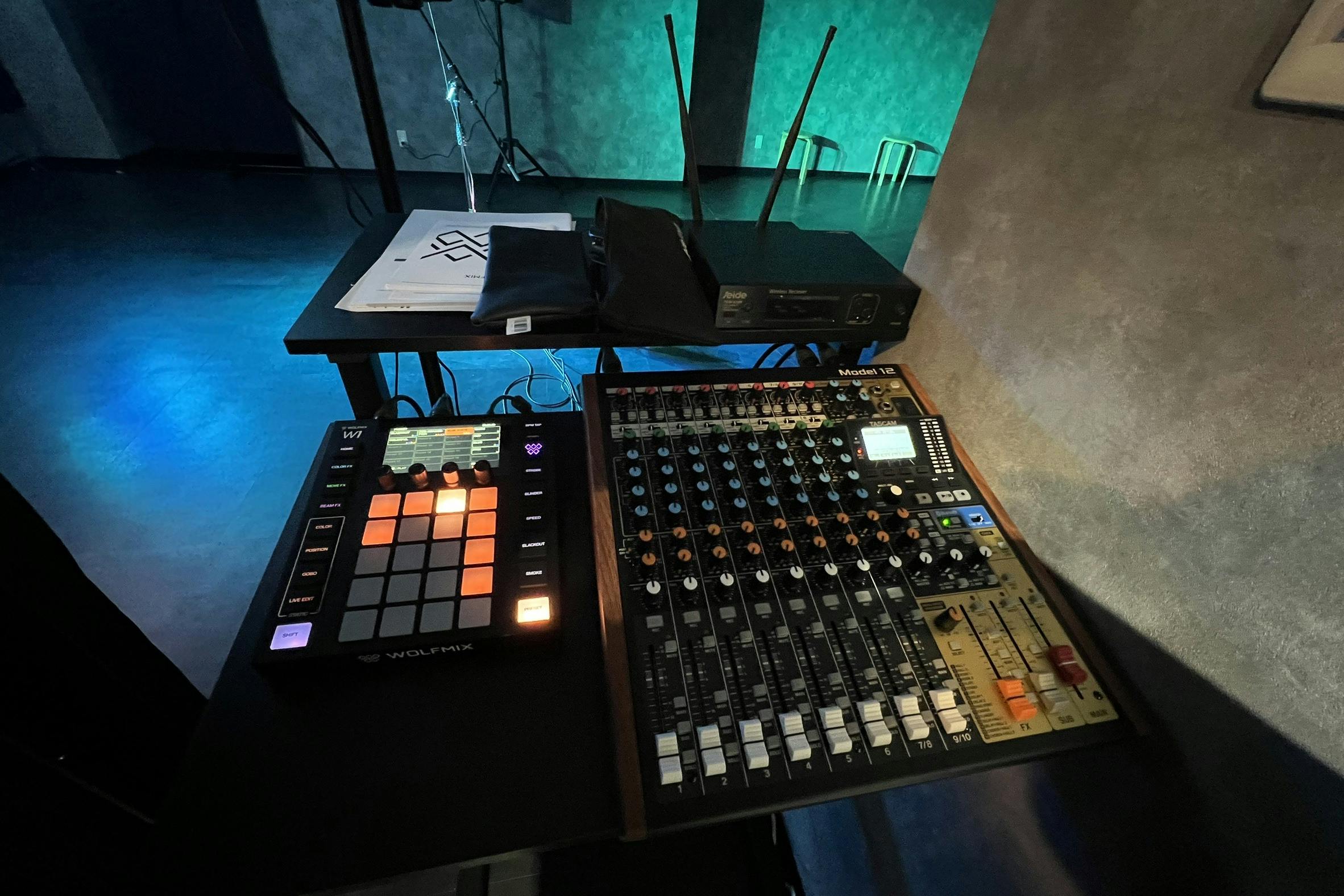 音響照明ミキサーです。