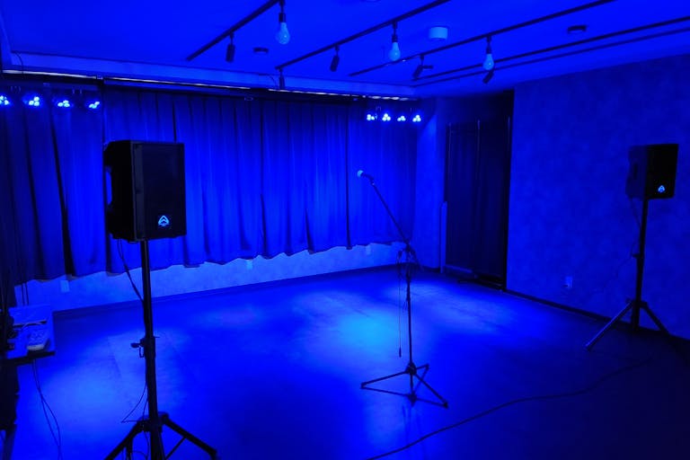 ããªãã°é§
4åãã¯ããŒãºãã€ãã³ãã«æé©ãªæ¥œåšã®æŒå¥ãã§ããé³é¿ç
§æããã€ãã³ãã¹ããŒã¹ã®ç»å5