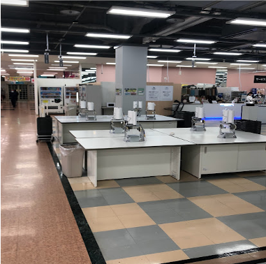 【メガセンタートライアル八千代店】食物販やPR活動に最適な店内1Fレジアウト 　サービスカウンター側（※買取催事不可）