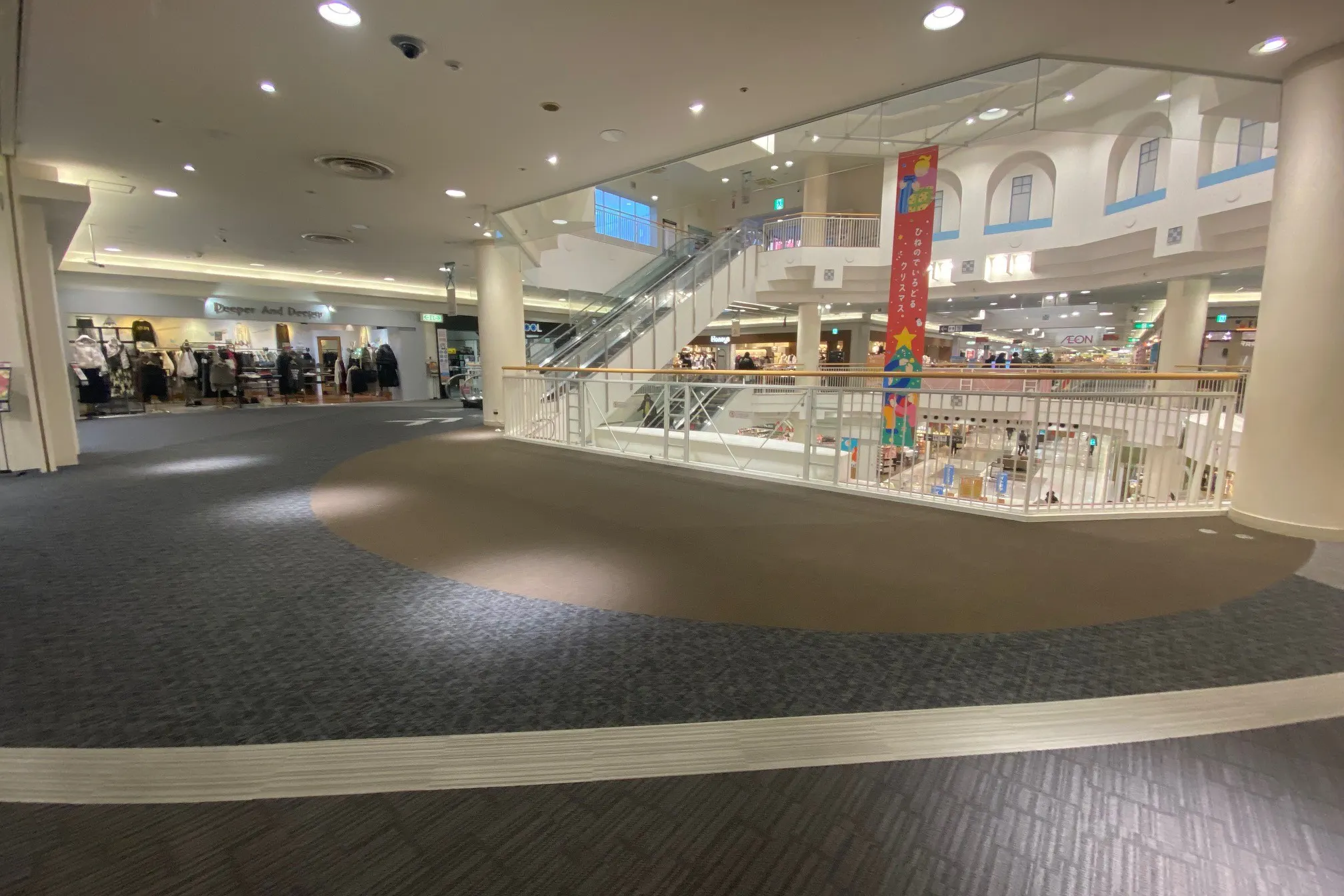 【イオンモール日根野*】【イオンモール日根野】2FブリッジB スペース(メガネの愛眼前)