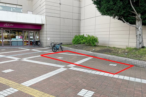 【イオン秋田中央店】キッチンカーやプロモーションイベント、各種物販に最適な通行量が見込める施設1階正面入口付近にある屋外イベントスペース