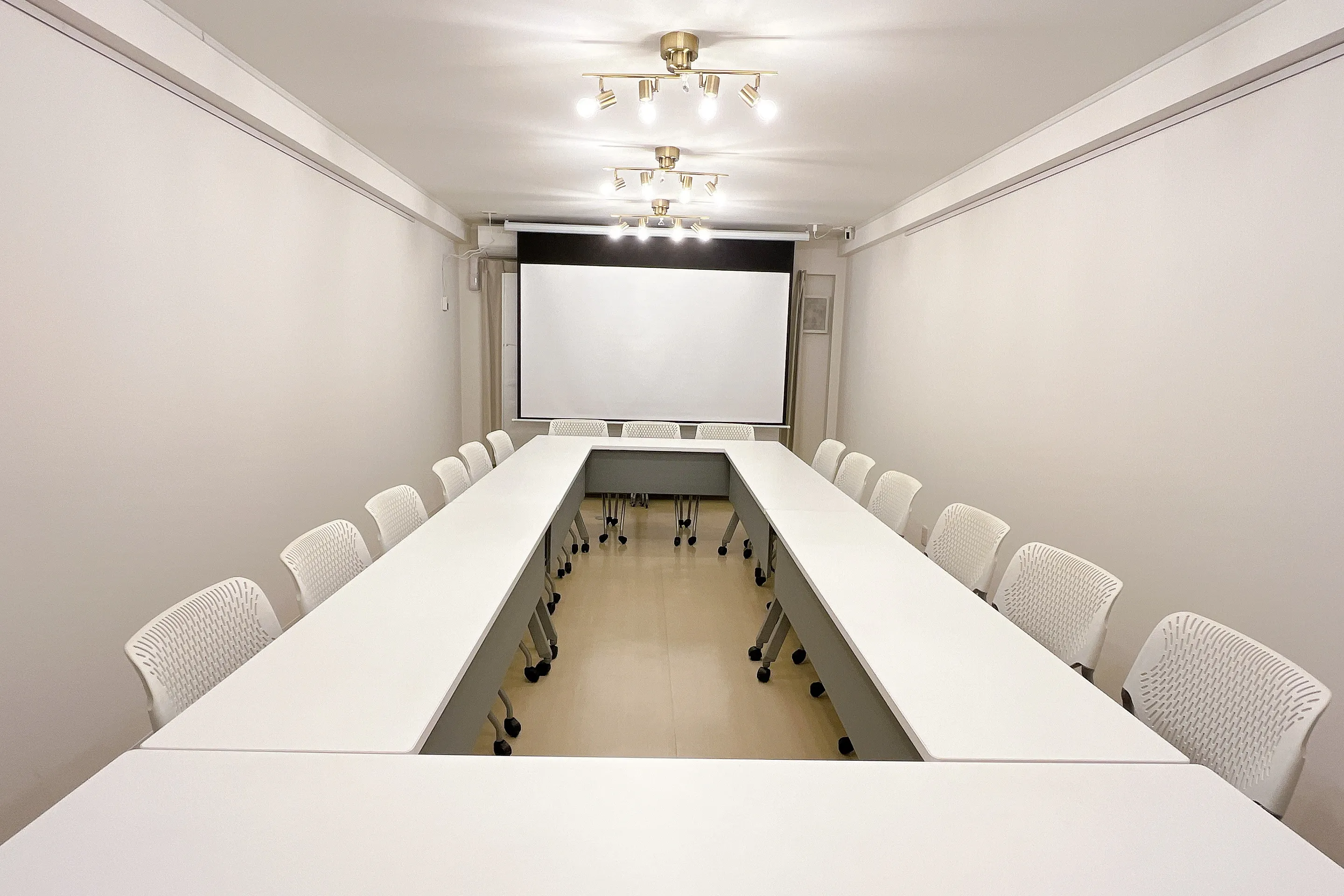 【郡山エリア】ポップアップストアやプロモーションイベントに最適な路面店、屋内店舗貸切の駐車場完備イベントスペース