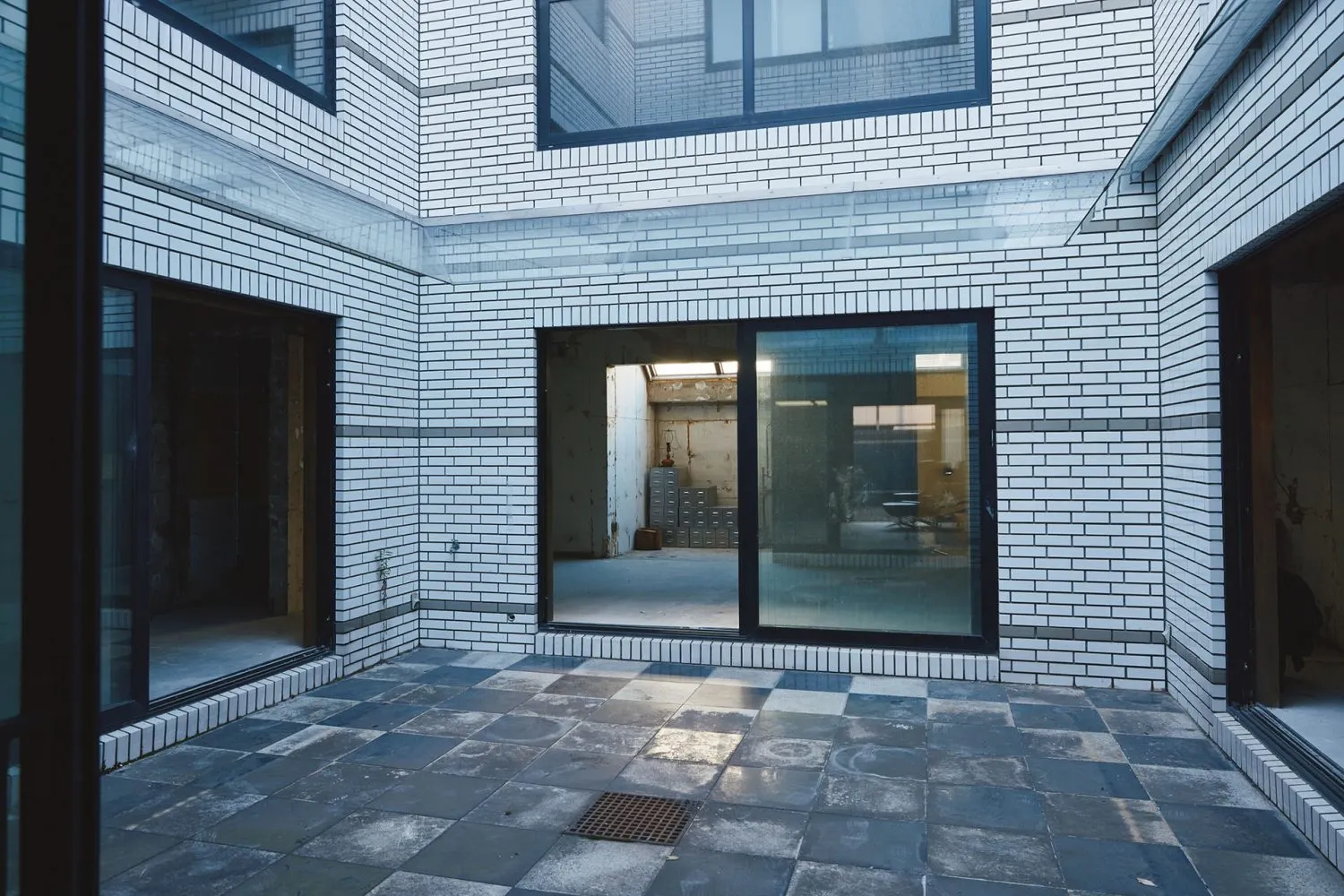 【金町駅4分】中庭がある延床300㎡のヴィンテージマンションのギャラリー&スタジオ|展示会やギャラリーに最適