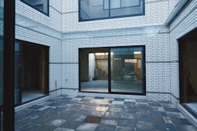 【金町駅4分】中庭がある延床300㎡のヴィンテージマンションのギャラリー&スタジオ|展示会やギャラリーに最適