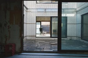 【金町駅4分】中庭がある延床300㎡のヴィンテージマンションのギャラリー&スタジオ|展示会やギャラリーに最適