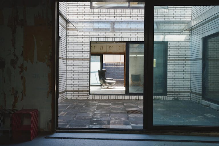 1F:B roomからA room向き 中庭越しも撮れる