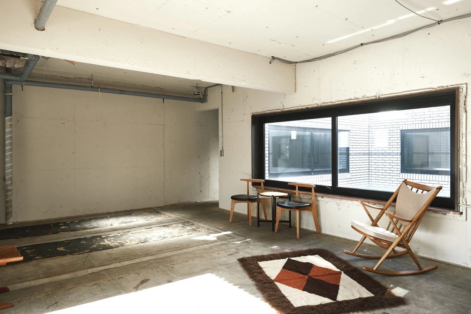 2F：D room / 横長の窓