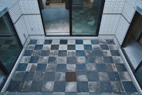 【金町駅4分】中庭がある延床300㎡のヴィンテージマンションのギャラリー&スタジオ|展示会やギャラリーに最適