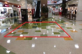 【フレスポ鳥栖】プロモーションや物販用途での利用が可能な商業施設のauショップ前スペース