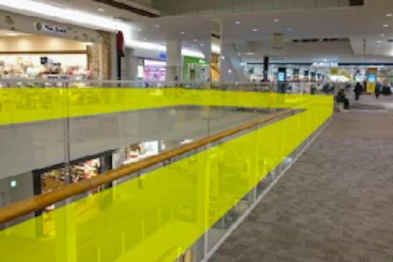 【イオンモール神戸北】モール内広告 吹き抜けガラスの画像2