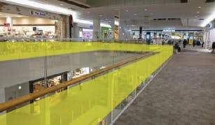 【イオンモール神戸北】モール内広告 吹き抜けガラス