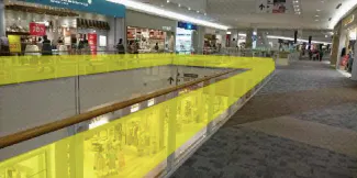 【イオンモール神戸北】モール内広告 吹き抜けガラスの画像