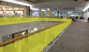 【イオンモール神戸北】モール内広告 吹き抜けガラス