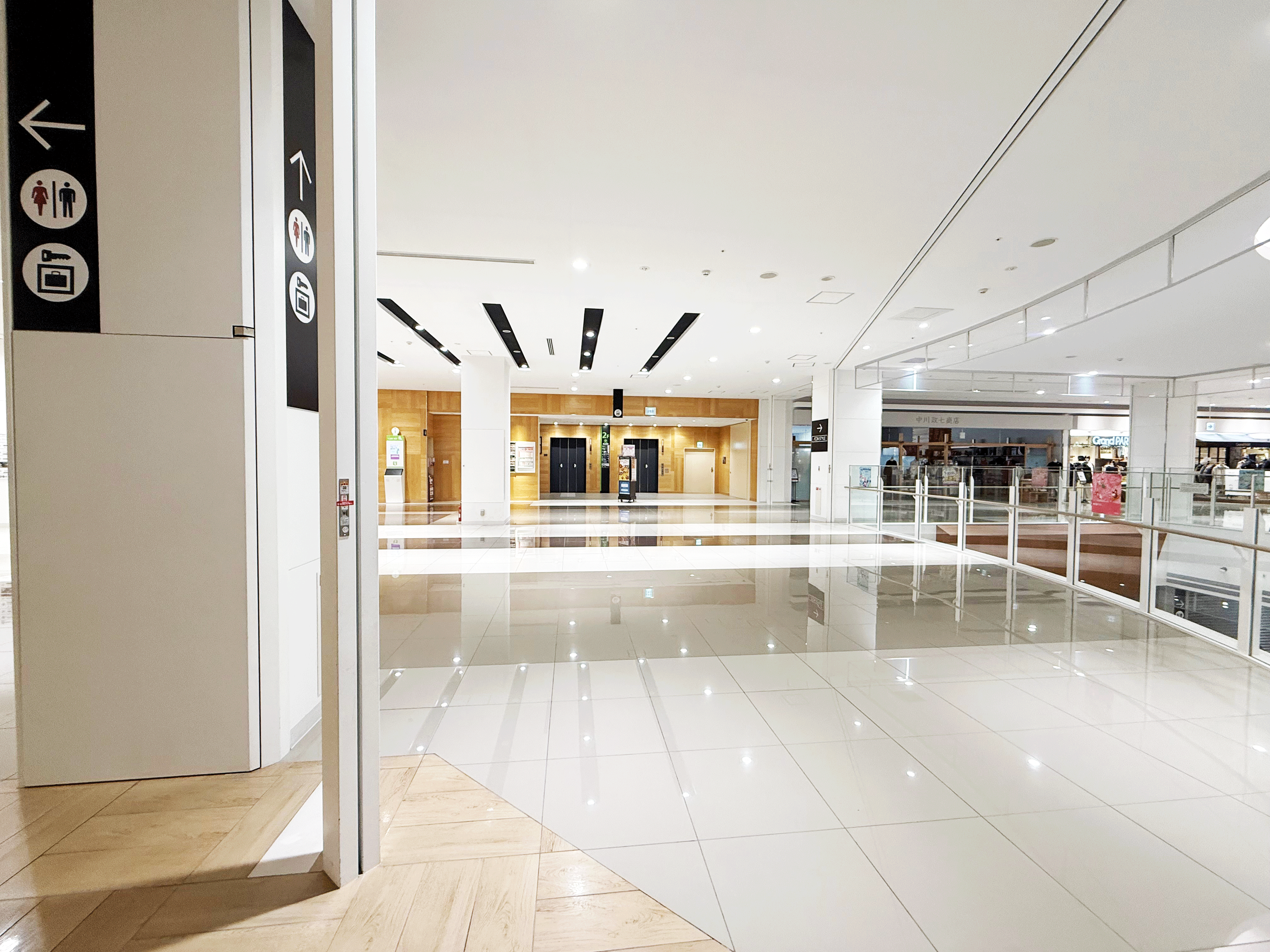 【イオンモール岡山】2F北エスカレーター前