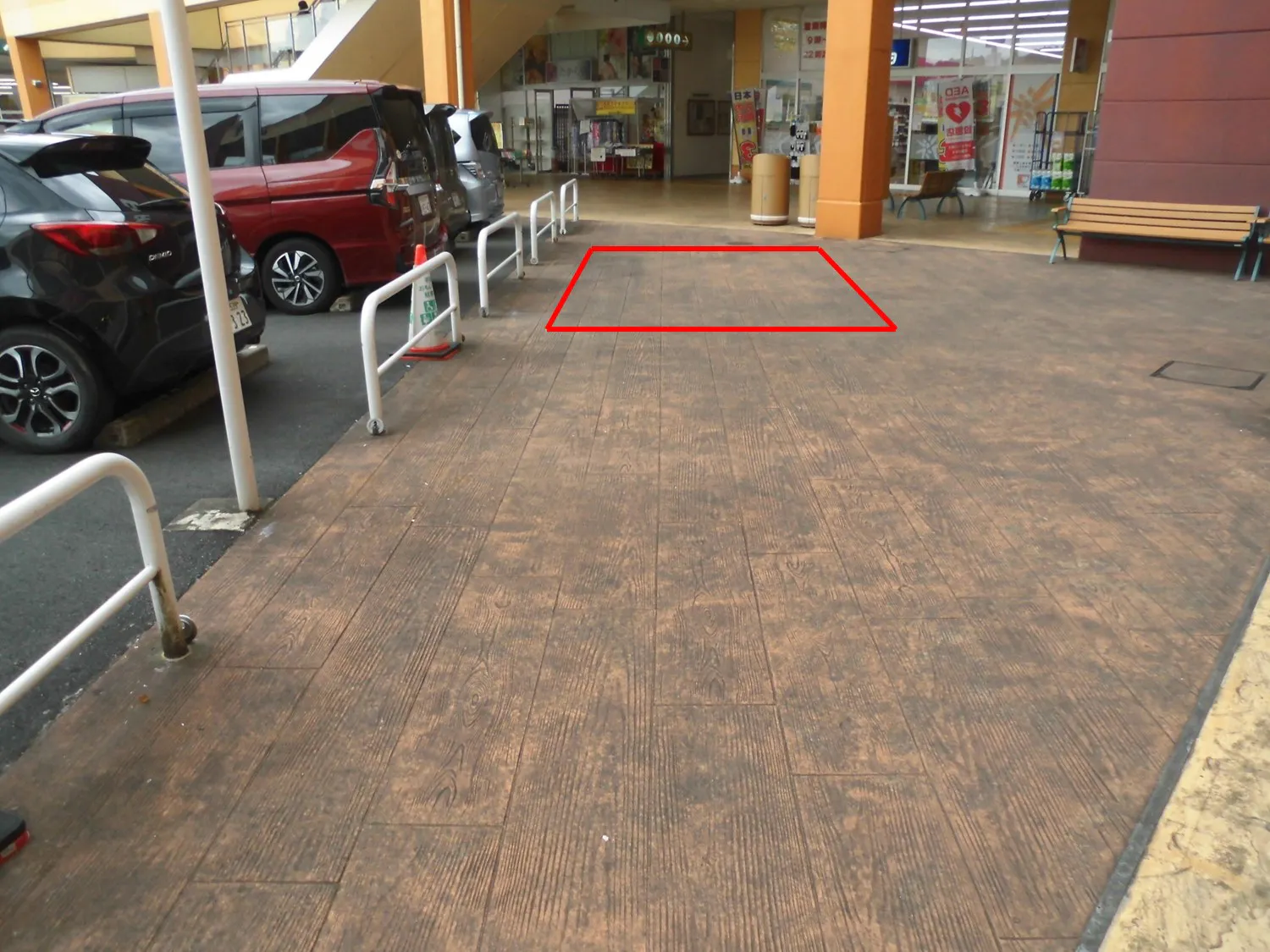 【フレスポ福知山】販促イベント適したデッキコートエレベーター横の屋外スペース