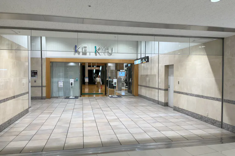【京急百貨店】京急百貨店3階入口エレベーター横の画像1