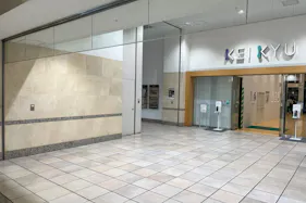 【京急百貨店】京急百貨店3階入口エレベーター横