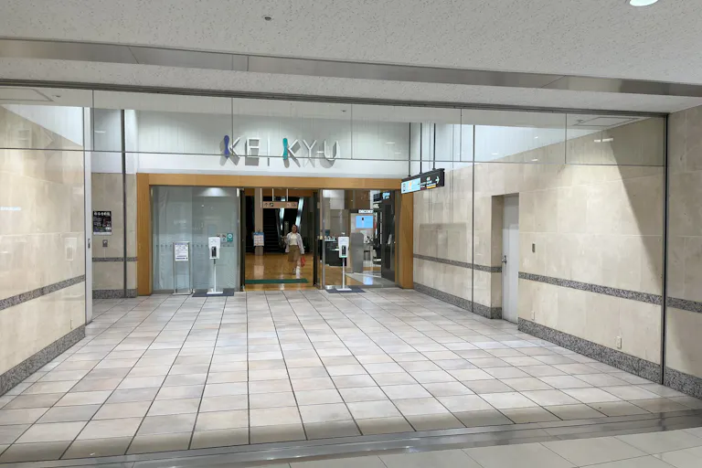 【京急百貨店】京急百貨店3階入口エレベーター横(EV側)の画像1