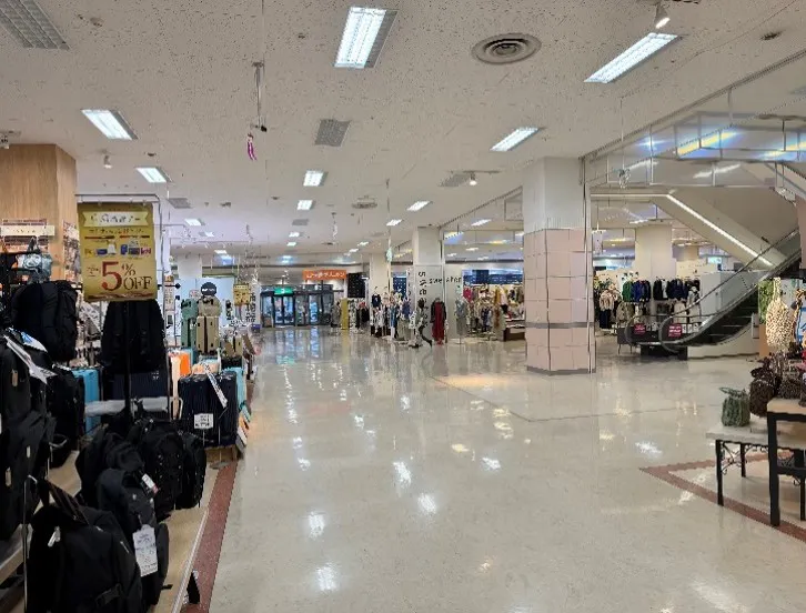 【イオン白河西郷店】西エスカレーター脇 販促プロモーションに最適なスーパー店内催事イベントスペース