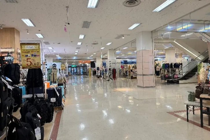 【イオン白河西郷店】西エスカレーター脇 販促プロモーションに最適なスーパー店内催事イベントスペース