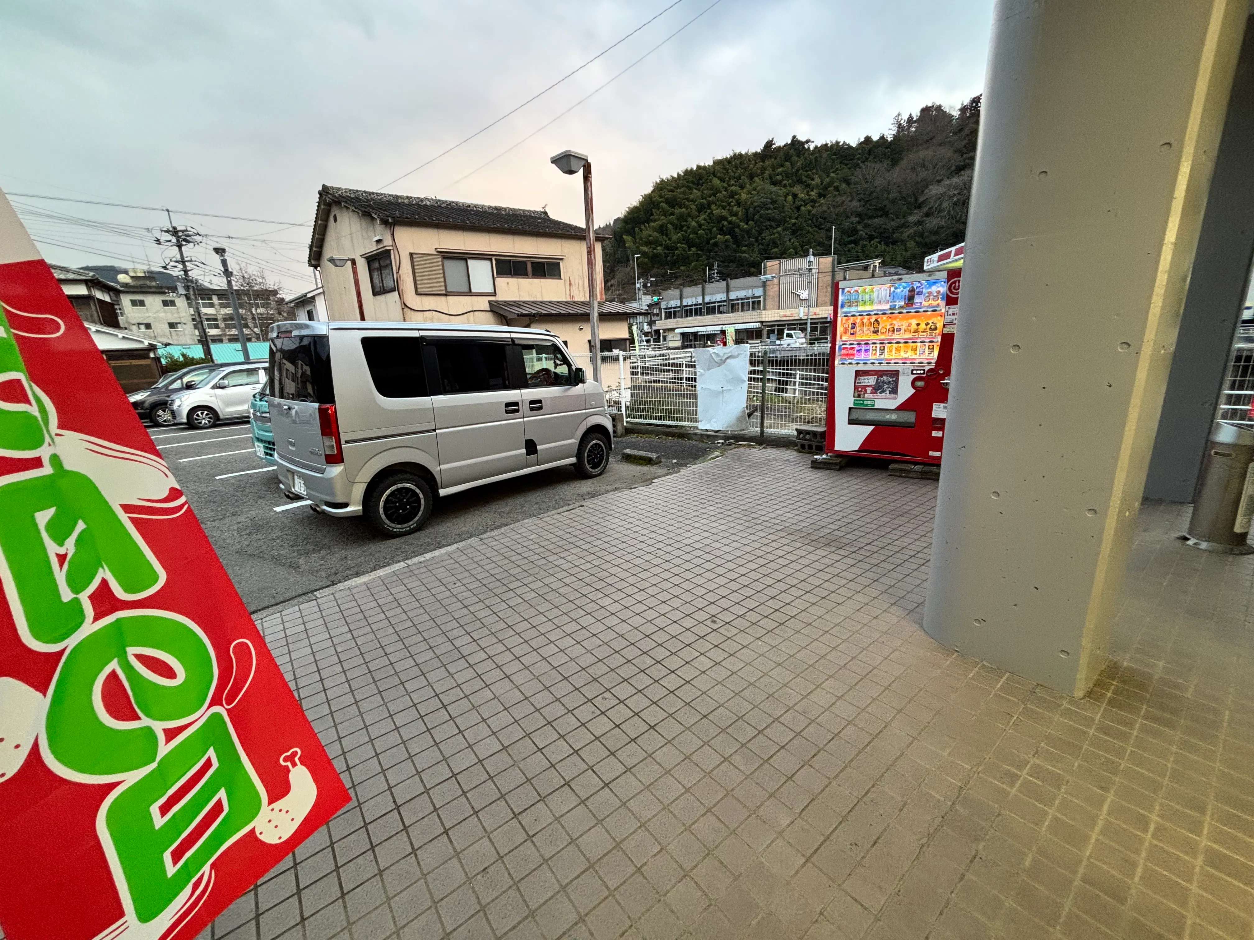 【Aコープなかやま店】食物販や販促イベントに最適な入口付近の屋外スペース