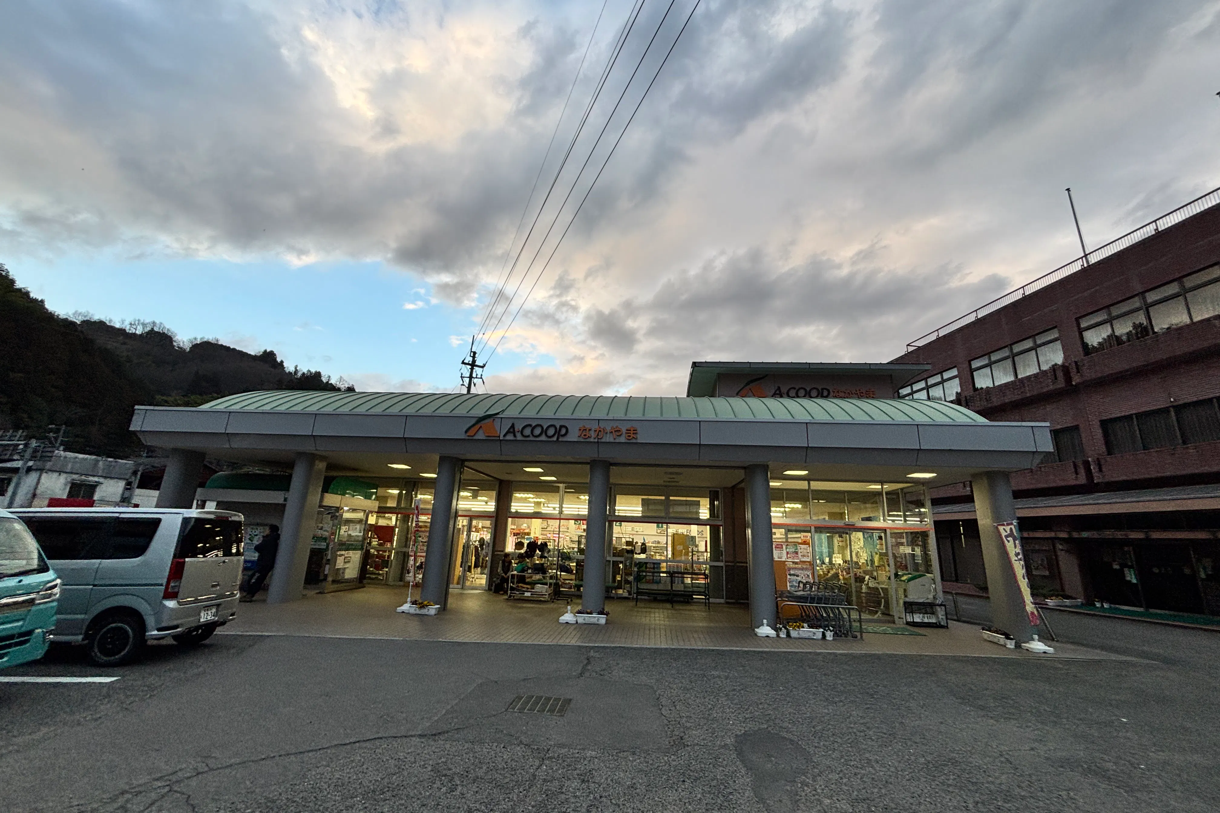 【Aコープなかやま店】食物販や販促イベントに最適な入口付近の屋外スペース