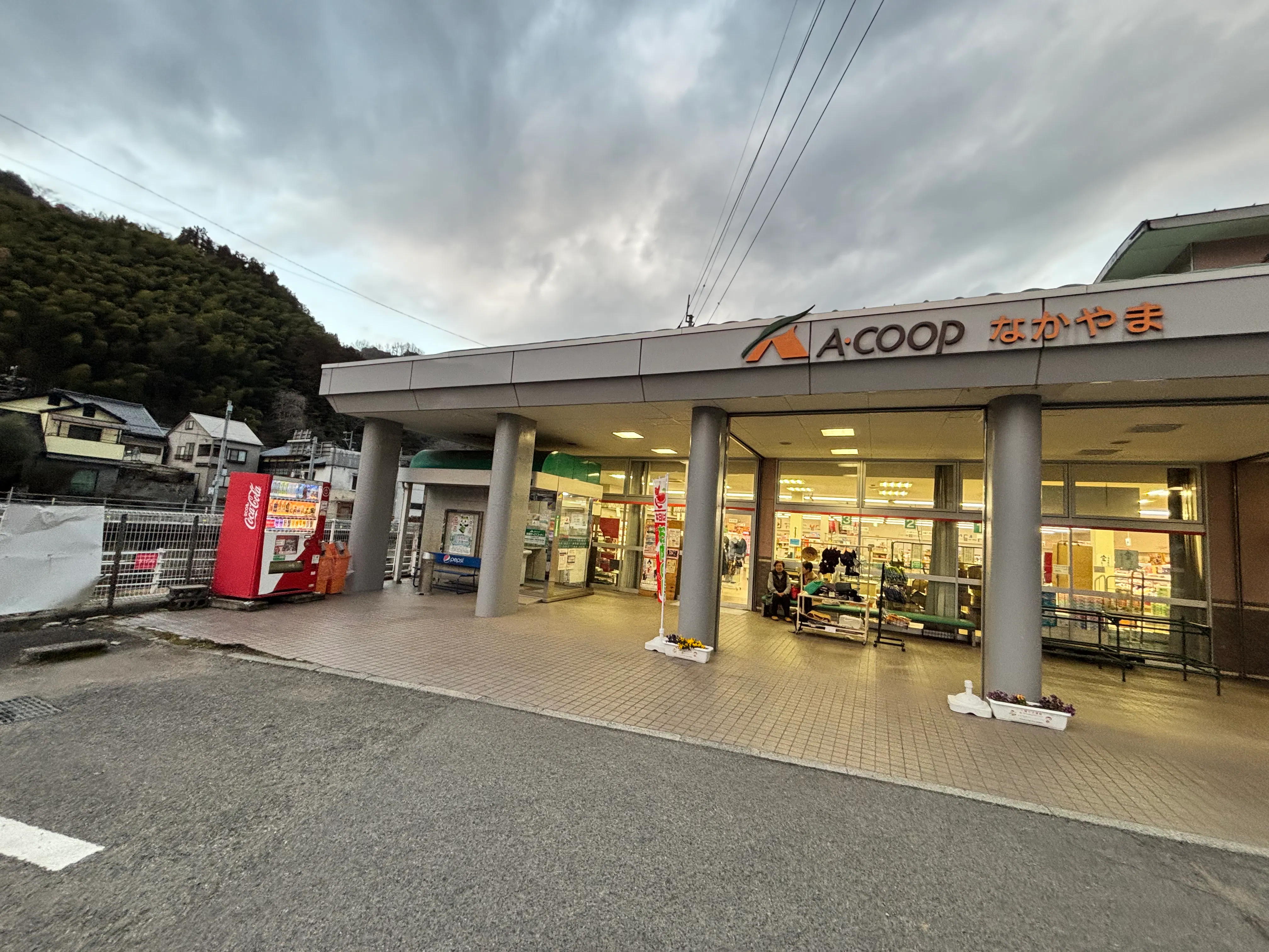 【Aコープなかやま店】食物販や販促イベントに最適な入口付近の屋外スペース